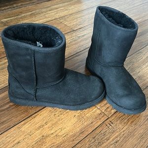 Uggs kids classic weather short boots black size 5
